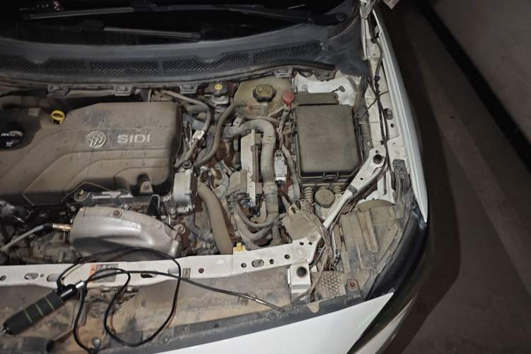 Used Buick Verano 2015 Sedan 15S Manual Entry-Level Model Engine Bay Left