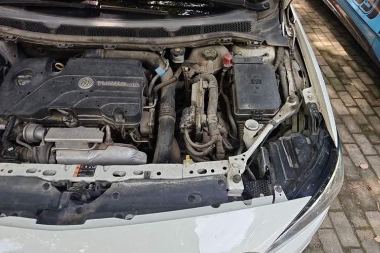 Used Buick Verano 2015 Sedan 20T Dual-Clutch Leading Model Engine Bay Left