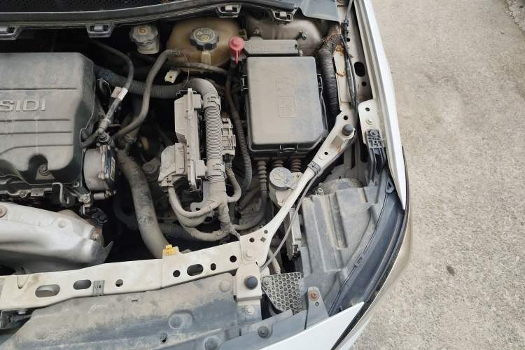 Used Buick Verano 2015 Sedan 15S Manual Leading Model Engine Bay Left