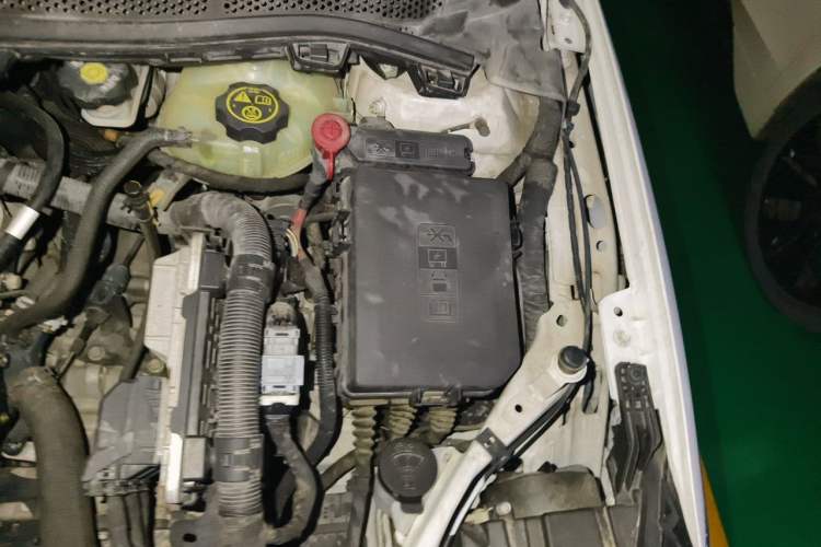 Used Buick Verano 2015 Sedan 15S Automatic Leading Model Engine Bay Left