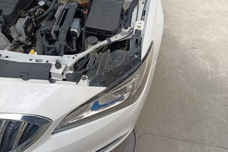 Used Buick Verano 2015 Sedan 15S Automatic Leading Model Engine Bay Left