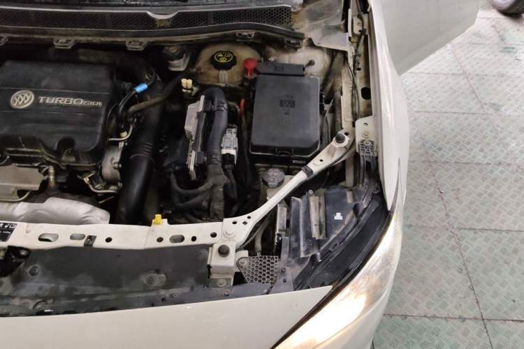 Used Buick Verano 2015 Sedan 20T Dual-Clutch Leading Model Engine Bay Left