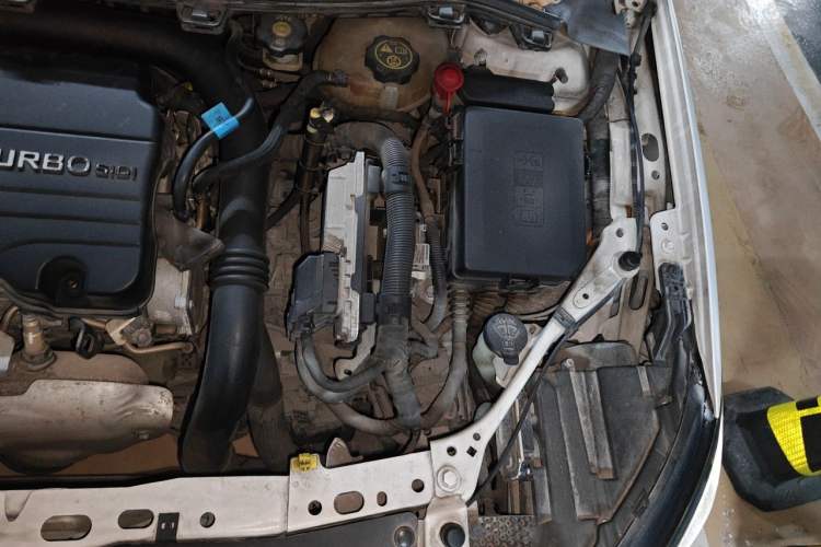 Used Buick Verano 2015 Sedan 20T Dual-Clutch Leading Model Engine Bay Left