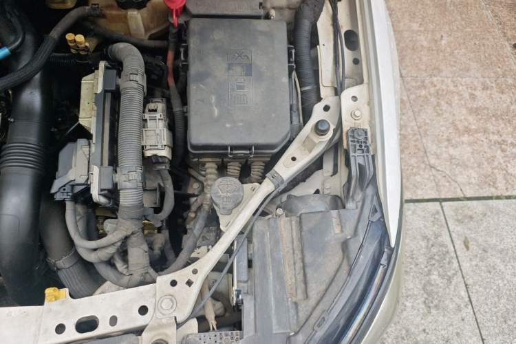Used Buick Verano 2015 Sedan 20T Dual-Clutch Elite Model Engine Bay Left