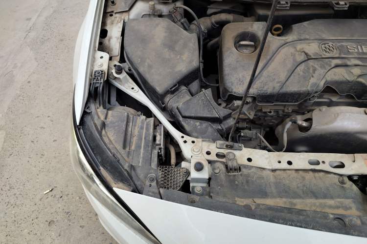 Used Buick Verano 2015 Sedan 15S Manual Entry-Level Model Engine Bay Right