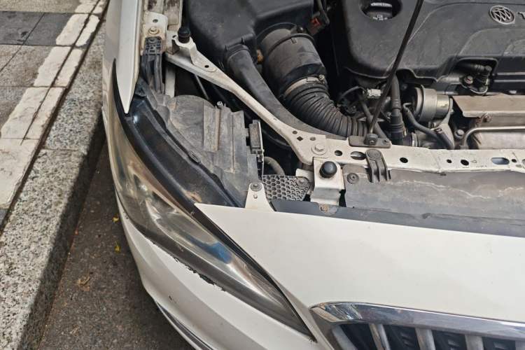 Used Buick Verano 2015 Sedan 20T Dual-Clutch Elite Model Engine Bay Right