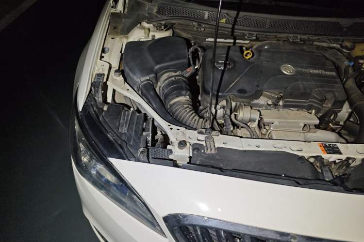 Used Buick Verano 2015 Sedan 20T Dual-Clutch Leading Model Engine Bay Right