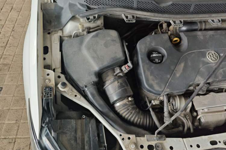 Used Buick Verano 2015 Sedan 20T Dual-Clutch Leading Model Engine Bay Right