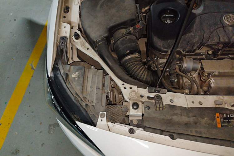 Used Buick Verano 2015 Sedan 20T Dual-Clutch Elite Model Engine Bay Right