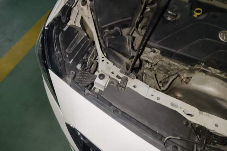Used Buick Verano 2015 Sedan 15S Automatic Leading Model Engine Bay Right