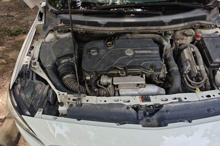 Used Buick Verano 2015 Sedan 20T Dual-Clutch Leading Model Engine Bay Right