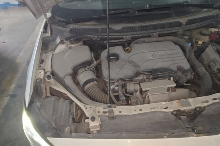 Used Buick Verano 2015 Sedan 20T Dual-Clutch Leading Model Engine Bay Right
