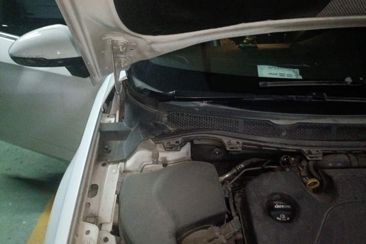Used Buick Verano 2015 Sedan 20T Dual-Clutch Elite Model Engine Bay Right