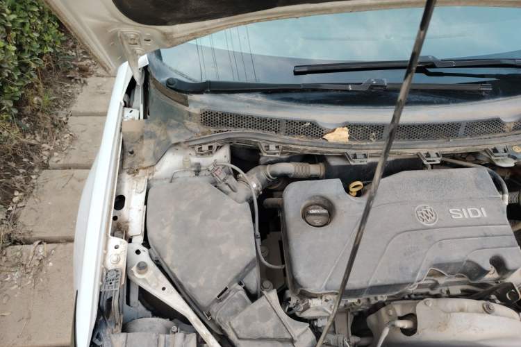 Used Buick Verano 2015 Sedan 15S Manual Entry-Level Model Engine Bay Right