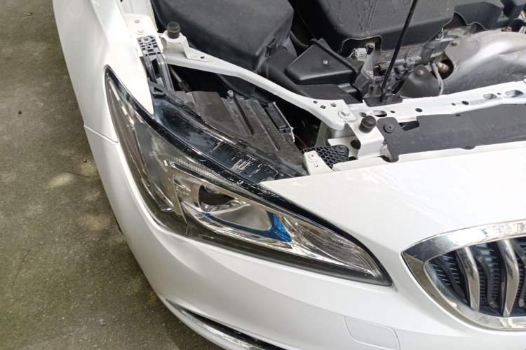 Used Buick Verano 2015 Sedan 15S Automatic Leading Model Engine Bay Right