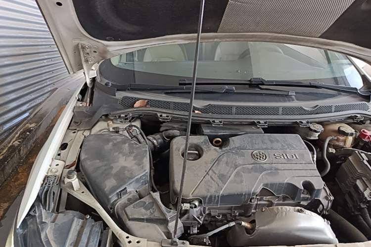 Used Buick Verano 2015 Sedan 15S Manual Leading Model Engine Bay Right