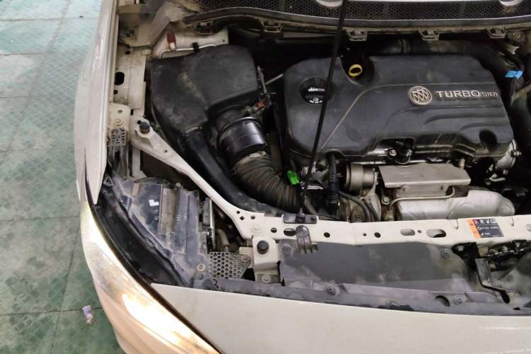 Used Buick Verano 2015 Sedan 20T Dual-Clutch Leading Model Engine Bay Right