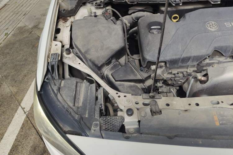Used Buick Verano 2015 Sedan 15S Automatic Leading Model Engine Bay Right