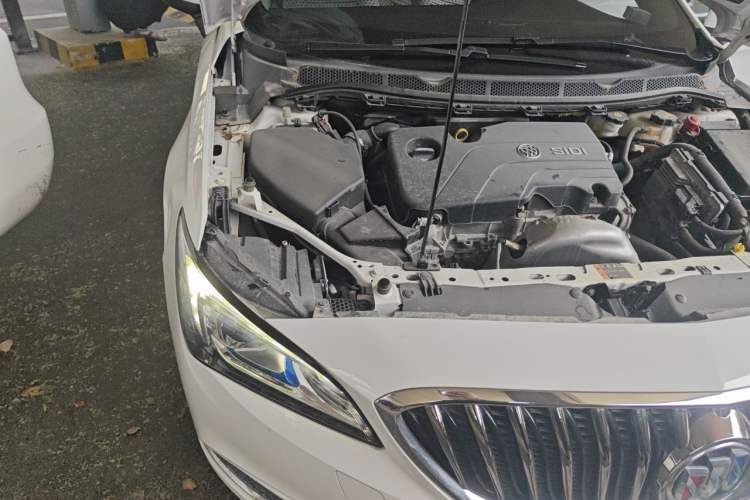Used Buick Verano 2015 Sedan 15S Manual Entry-Level Model Engine Bay Right