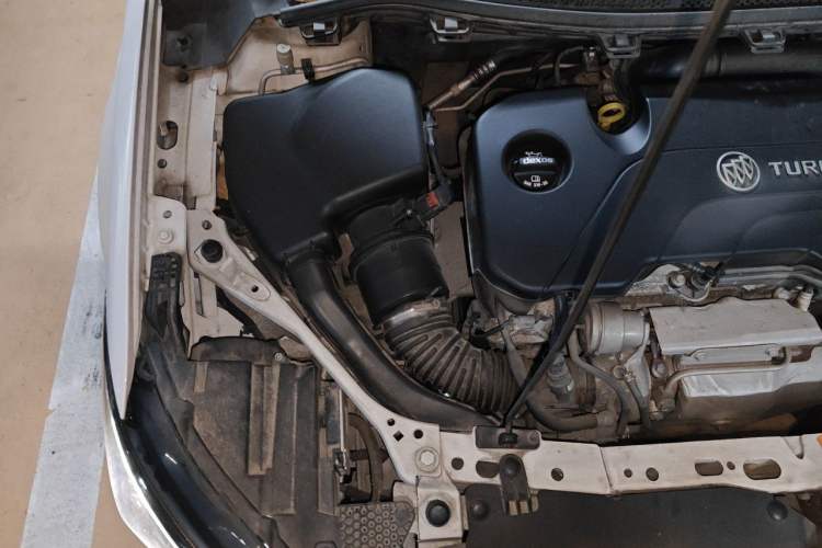 Used Buick Verano 2015 Sedan 20T Dual-Clutch Leading Model Engine Bay Right