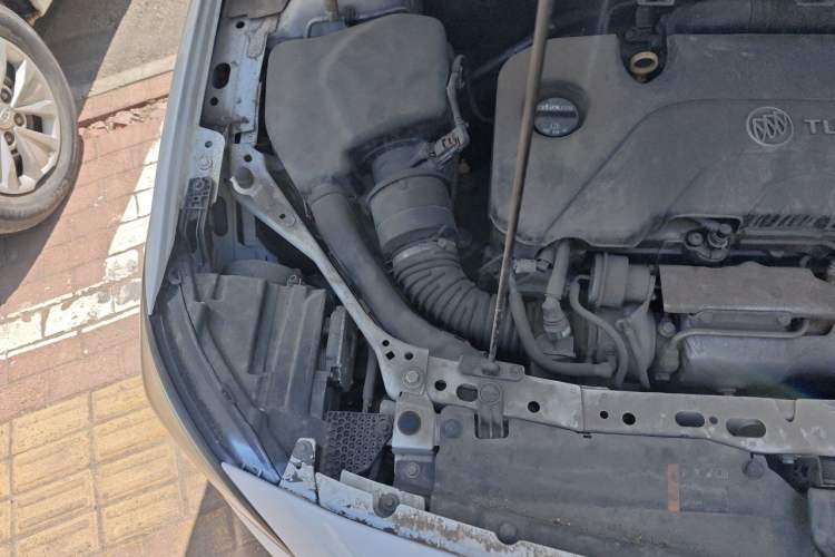 Used Buick Verano 2015 Sedan 20T Dual-Clutch Leading Model Engine Bay Right