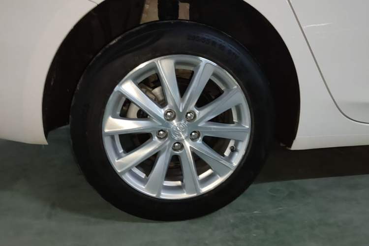 Used Buick Verano 2015 Sedan 20T Dual-Clutch Leading Model Exterior 2