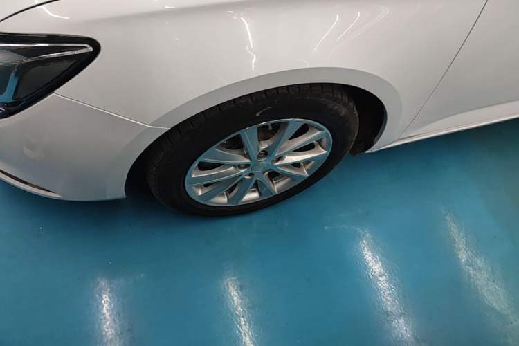 Used Buick Verano 2015 Sedan 20T Dual-Clutch Leading Model Exterior 4