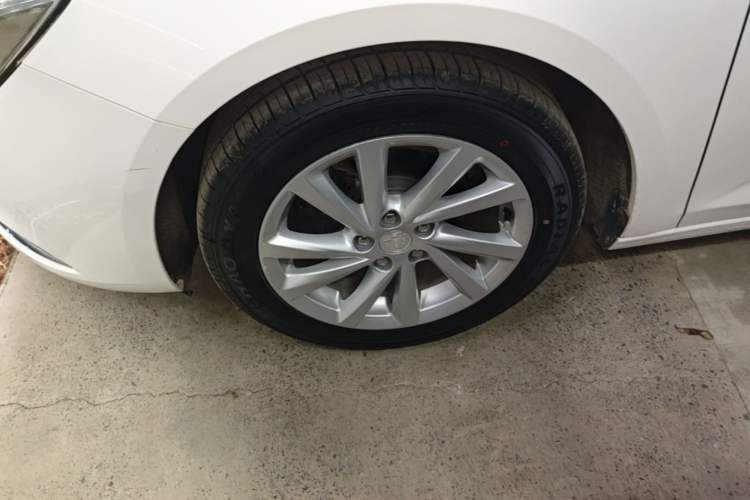 Used Buick Verano 2015 Sedan 15S Manual Entry-Level Model Exterior 4