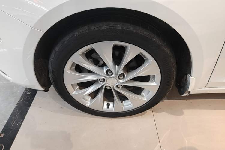 Used Buick Verano 2015 Sedan 20T Dual-Clutch Flagship Model Exterior 4