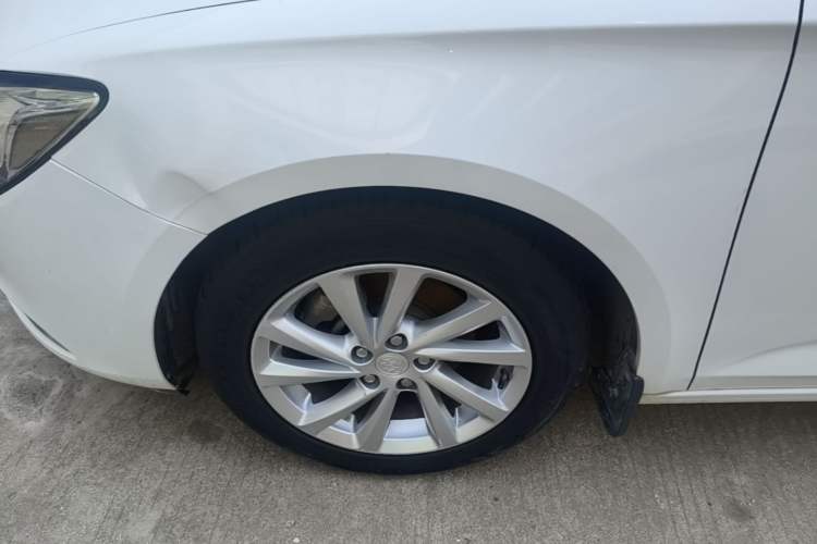 Used Buick Verano 2015 Sedan 15S Manual Entry-Level Model Exterior 4
