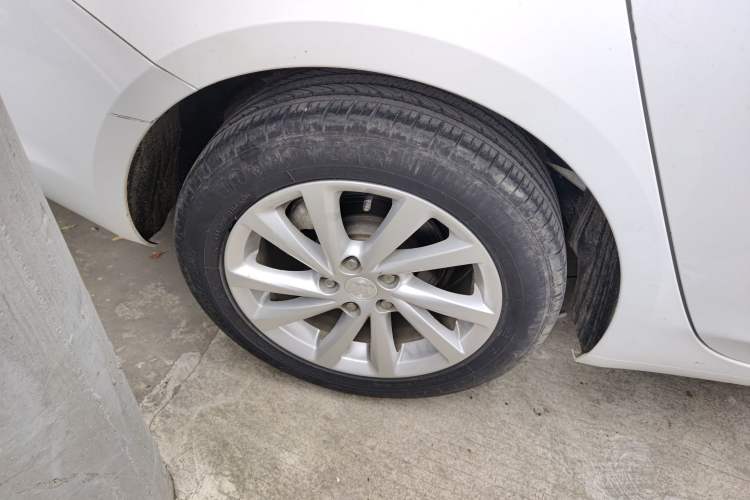 Used Buick Verano 2015 Sedan 15S Manual Entry-Level Model Exterior 5