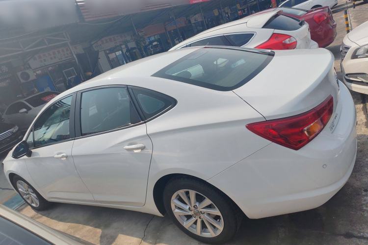 Used Buick Verano 2015 Sedan 15S Manual Entry-Level Model Exterior 5