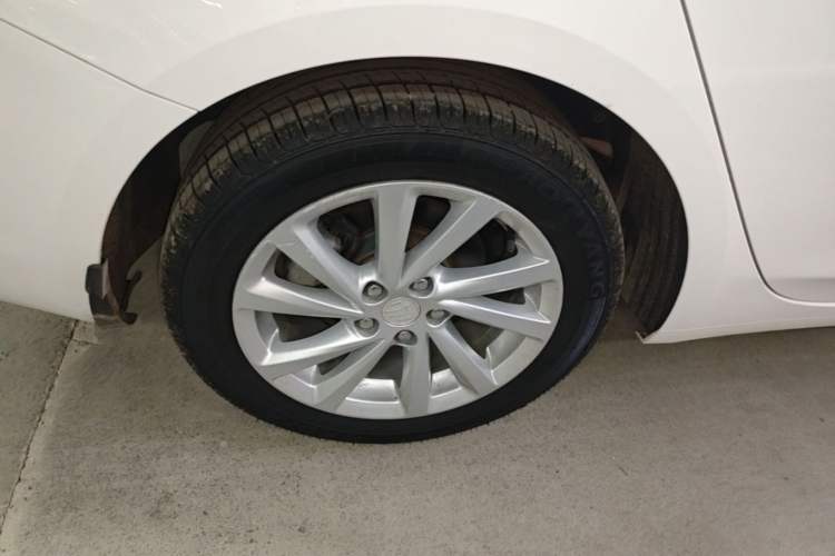 Used Buick Verano 2015 Sedan 15S Manual Entry-Level Model Exterior 5