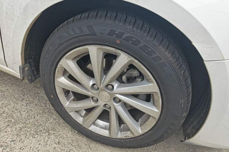 Used Buick Verano 2015 Sedan 15S Manual Entry-Level Model Exterior 7