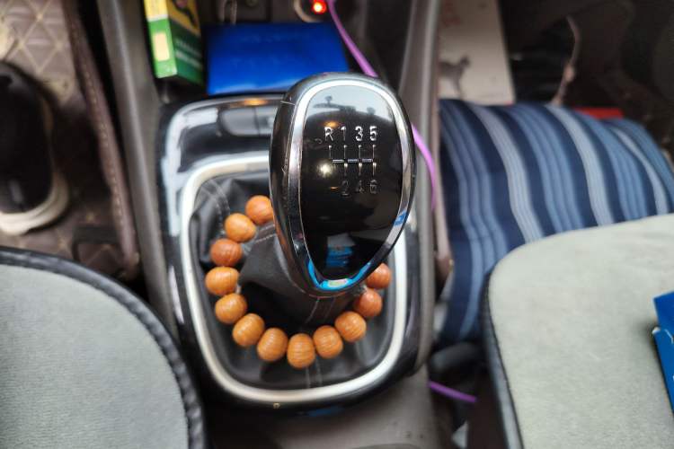 Used Buick Verano 2015 Sedan 15S Manual Entry-Level Model Gear Lever