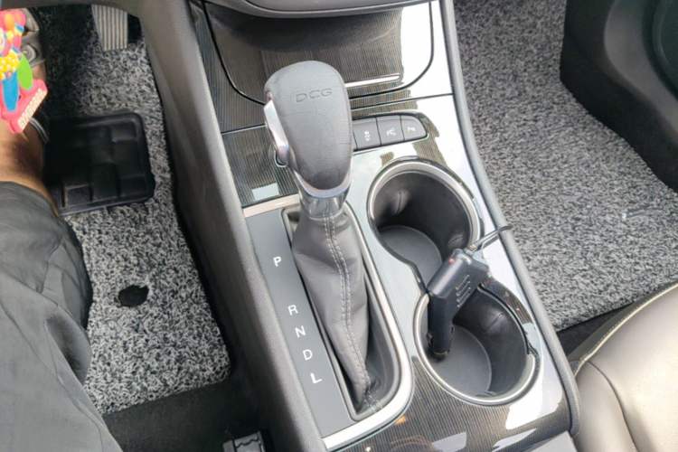 Used Buick Verano 2015 Sedan 20T Dual-Clutch Elite Model Gear Lever