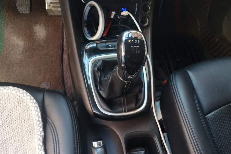 Used Buick Verano 2015 Sedan 15S Manual Entry-Level Model Gear Lever