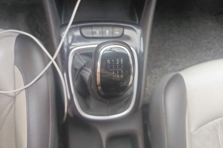 Used Buick Verano 2015 Sedan 15S Manual Leading Model Gear Lever
