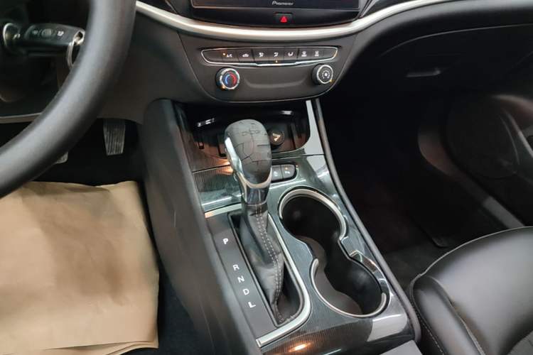 Used Buick Verano 2015 Sedan 20T Dual-Clutch Leading Model Gear Lever