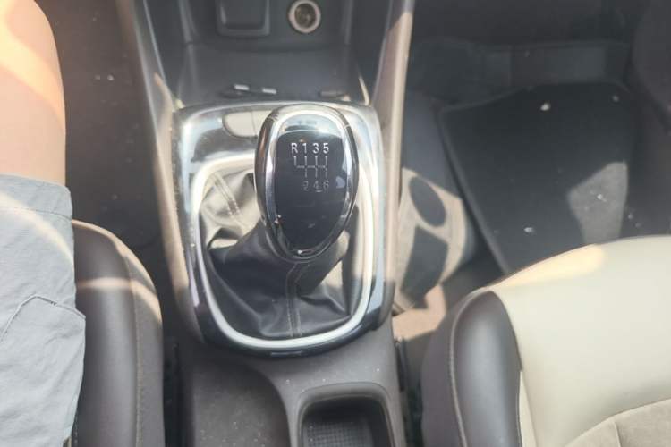 Used Buick Verano 2015 Sedan 15S Manual Leading Model Gear Lever