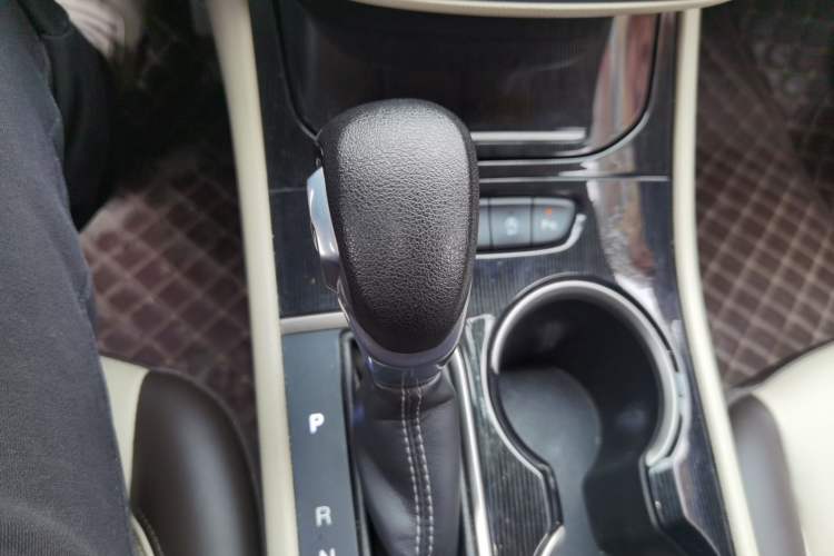 Used Buick Verano 2015 Sedan 15S Automatic Leading Model Gear Lever
