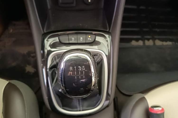 Used Buick Verano 2015 Sedan 15S Manual Leading Model Gear Lever