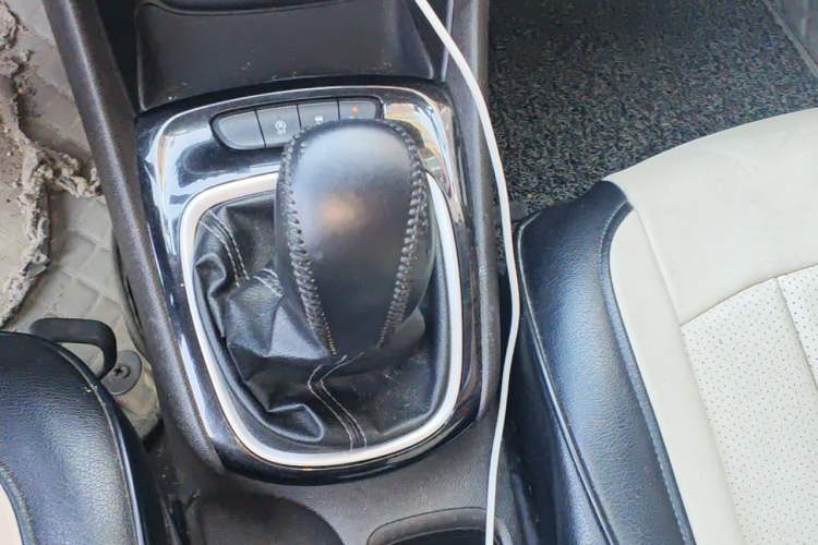 Used Buick Verano 2015 Sedan 15S Manual Entry-Level Model Gear Lever