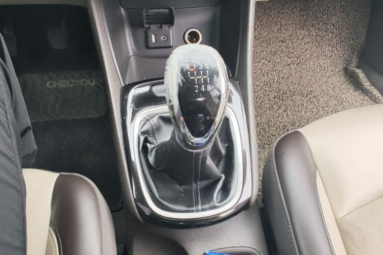 Used Buick Verano 2015 Sedan 15S Manual Leading Model Gear Lever