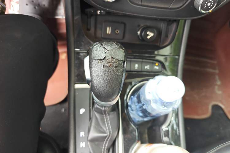 Used Buick Verano 2015 Sedan 20T Dual-Clutch Elite Model Gear Lever