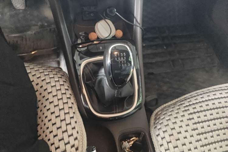 Used Buick Verano 2015 Sedan 15S Manual Entry-Level Model Gear Lever