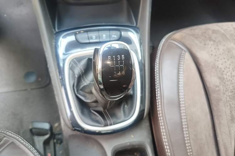 Used Buick Verano 2015 Sedan 15S Manual Entry-Level Model Gear Lever