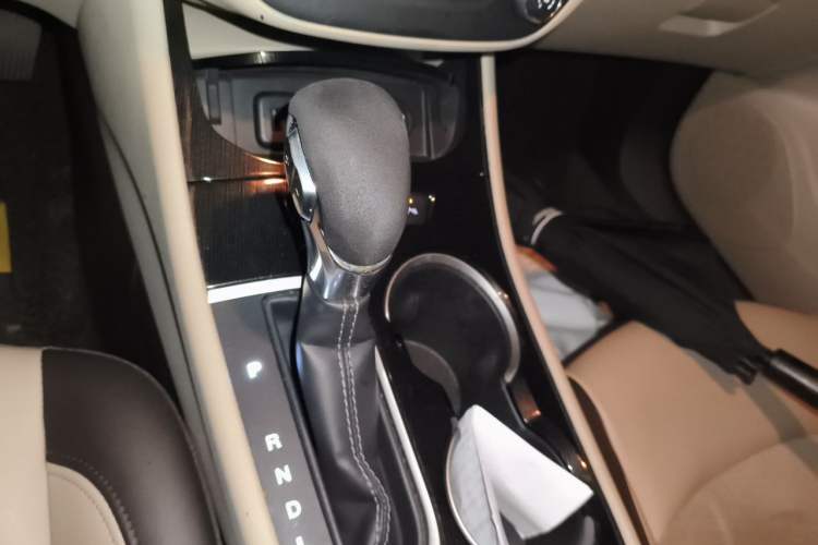 Used Buick Verano 2015 Sedan 15S Automatic Leading Model Gear Lever