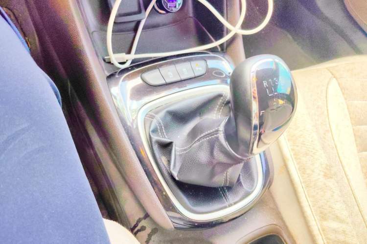 Used Buick Verano 2015 Sedan 15S Manual Entry-Level Model Gear Lever