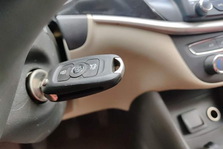 Used Buick Verano 2015 Sedan 15S Manual Entry-Level Model Interior 1